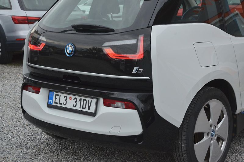 BMW i3 (2022) 120Ah // REZERVOVÁNO // - fotka 10 z 36
