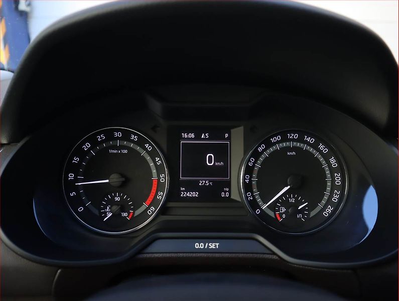 Škoda Octavia (2015) Scout 2.0 TDI, 4X4, Automat - fotka 11 z 20
