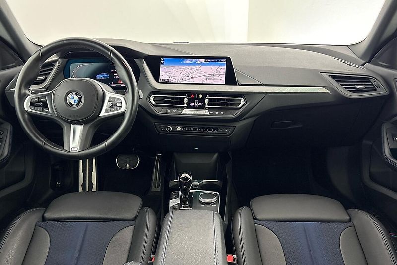 BMW Řada 2 220d xDrive - fotka 13 z 22