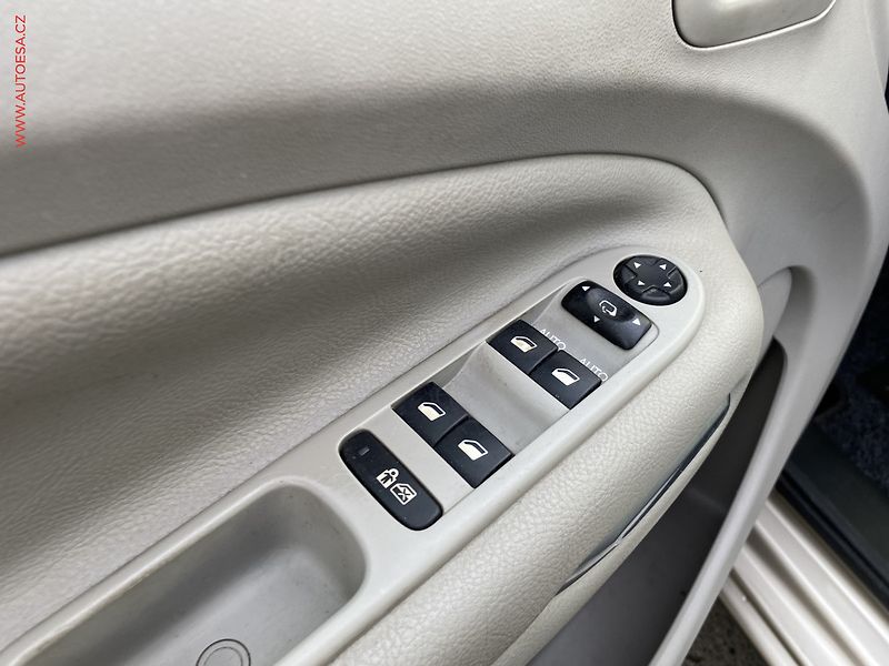 Citroën C3 Picasso (2009) 1.4 VTi, AC, tempo, park - fotka 13 z 16