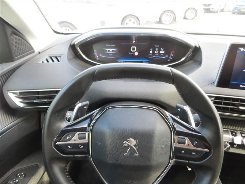 Peugeot 3008 1,5 BlueHDi AUT ACTIVE ČR - fotka 20 z 23
