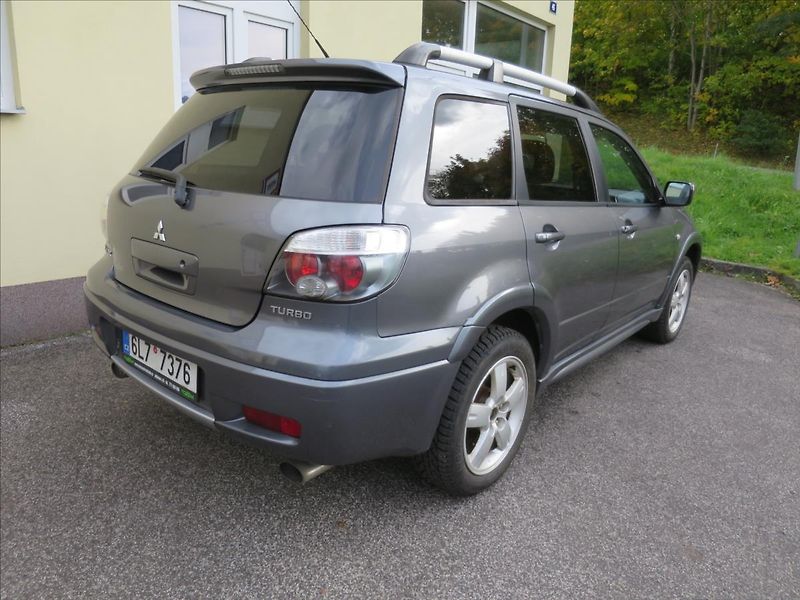 Mitsubishi Outlander 2,0  Turbo - fotka 7 z 24