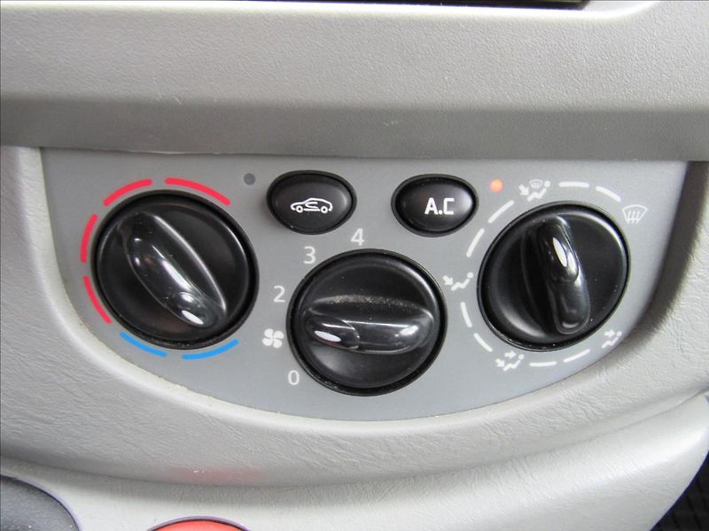 Opel Vivaro 2,0 CDTi 9 míst - fotka 16 z 27