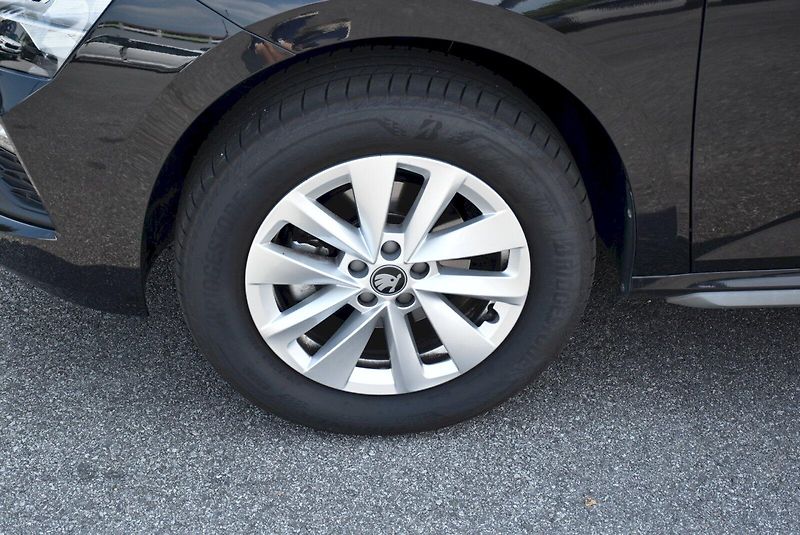 Škoda Kamiq (2025) Top Selection 1.0 TSI 85kW DSG - fotka 25 z 25