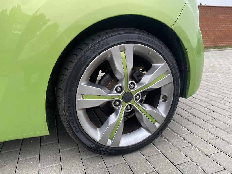 Hyundai Veloster 1.6i,PRÉMIUM, AUTOMAT,PLNÁ VÝB - fotka 9 z 47