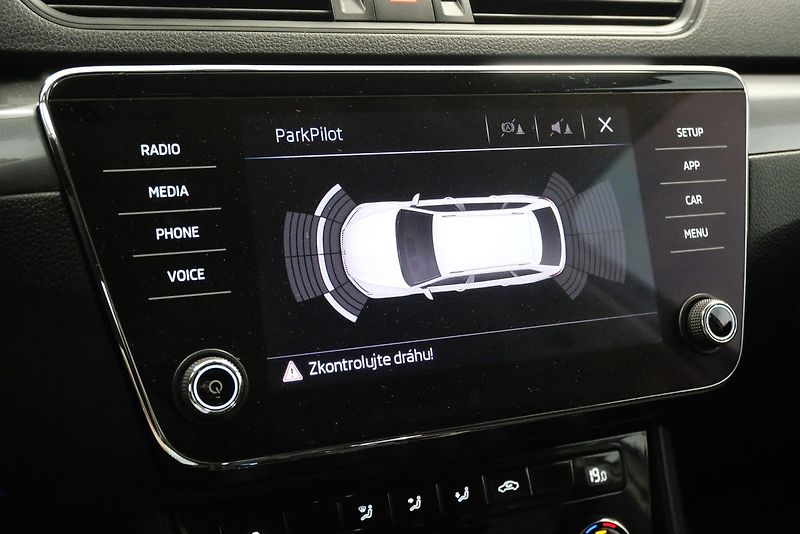 Škoda Superb - fotka 19 z 24