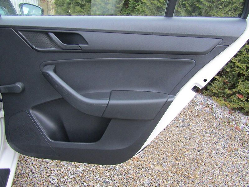 Škoda Rapid (2015) 1.2 TSI 63kW - fotka 25 z 36