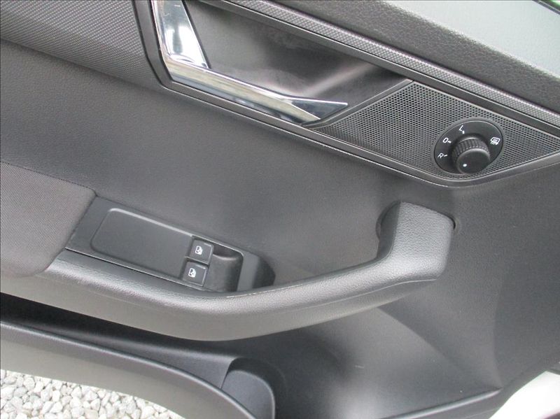Škoda Fabia 1,0 TSI, servis,DPH,1.maj,CZ, - fotka 34 z 43