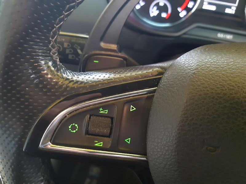 Škoda Octavia 2.0 TDI RS COMBI NAVI - fotka 17 z 29