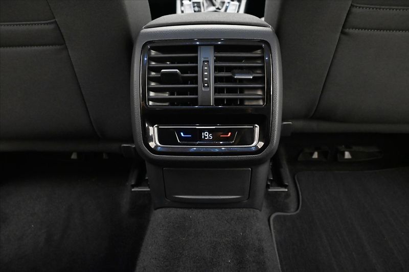 Volkswagen Passat 2,0 TDI 110kW DSG Business Zár - fotka 22 z 31