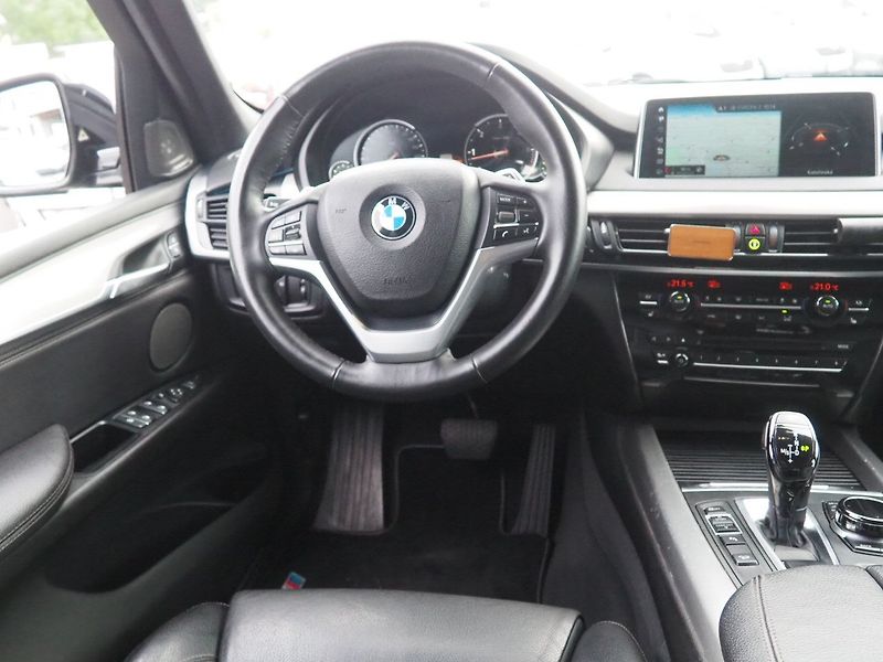 BMW X5 (2017) 3.0d xDrive, 4x4, Pano - fotka 17 z 43