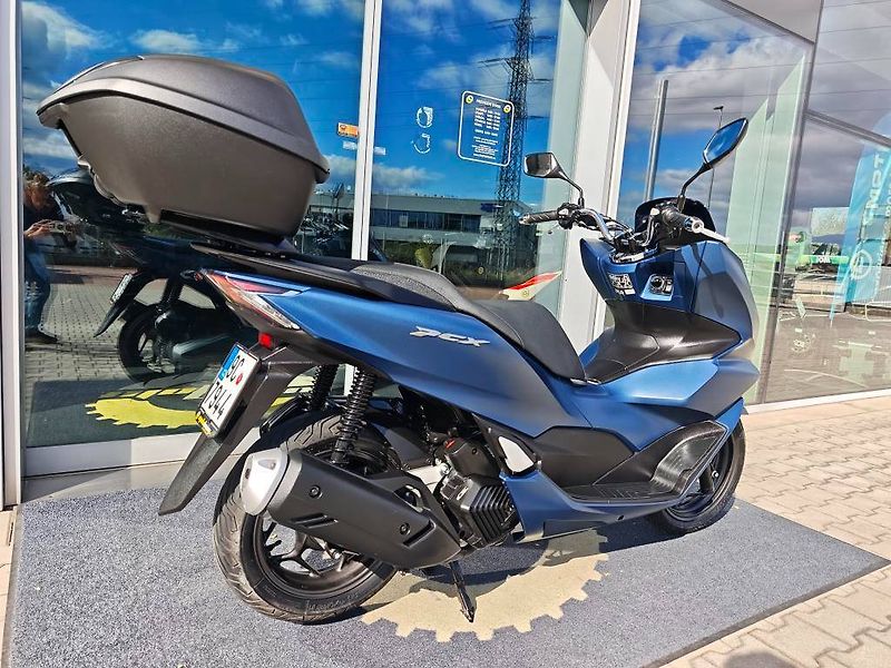 Honda PCX 125 (2023) najeto 1.865 Km - fotka 4 z 17