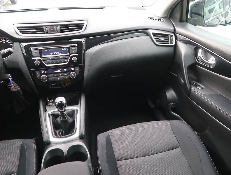 Nissan Qashqai (2014) 1.6 dCi, 4X4, Serv.kniha - fotka 8 z 13