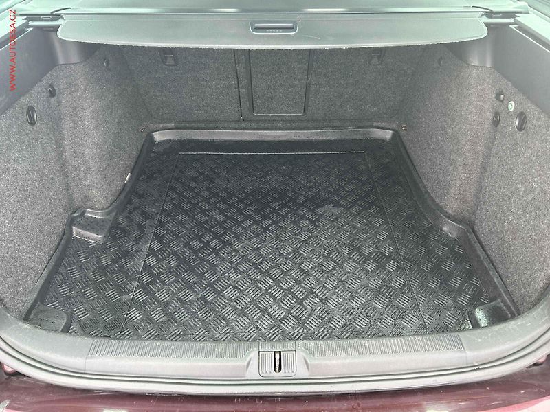 Škoda Octavia (2012) 1.6 TDi, 2.maj,ČR, servis - fotka 7 z 19