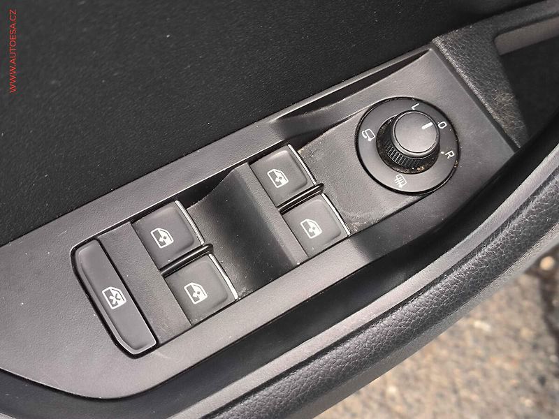 Škoda Superb (2016) 1.6 TDi, Style, DSG, bixen - fotka 21 z 23