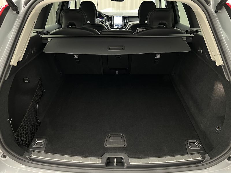 Volvo XC60 B5 AWD PLUS DARK AUT REZERVACE - fotka 5 z 44