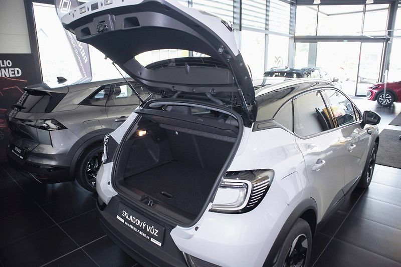 Renault Captur (2026) Techno mildhybrid 140 EDC - fotka 8 z 43