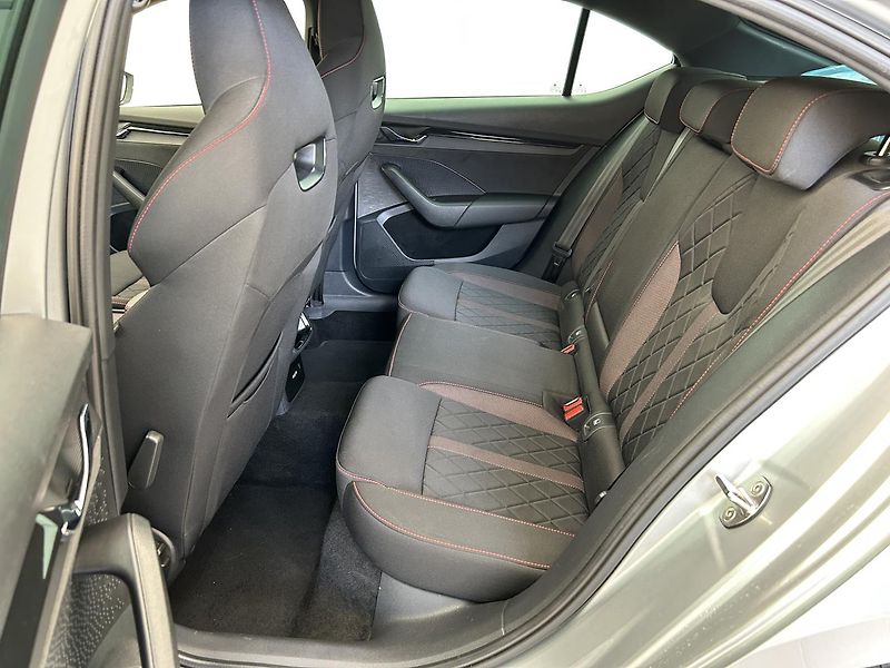 Škoda Octavia 2.0 TDI RS - fotka 25 z 33