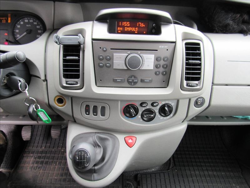 Opel Vivaro 2,0 CDTi 9 míst - fotka 14 z 27