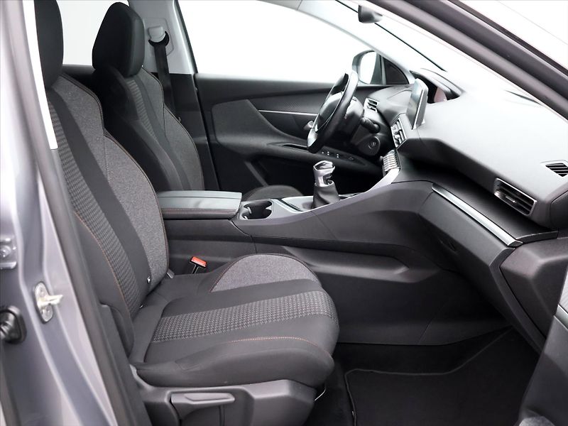 Peugeot 3008 1,2 PT 96kW Aut.klima CZ Serv. - fotka 12 z 36