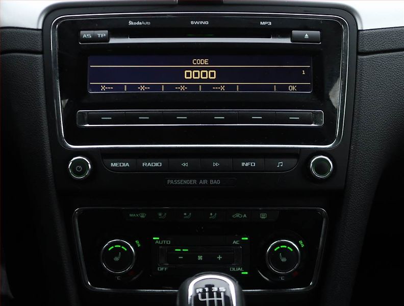 Škoda Superb (2010) Ambition 2.0 TDI, Serv.kniha - fotka 12 z 18