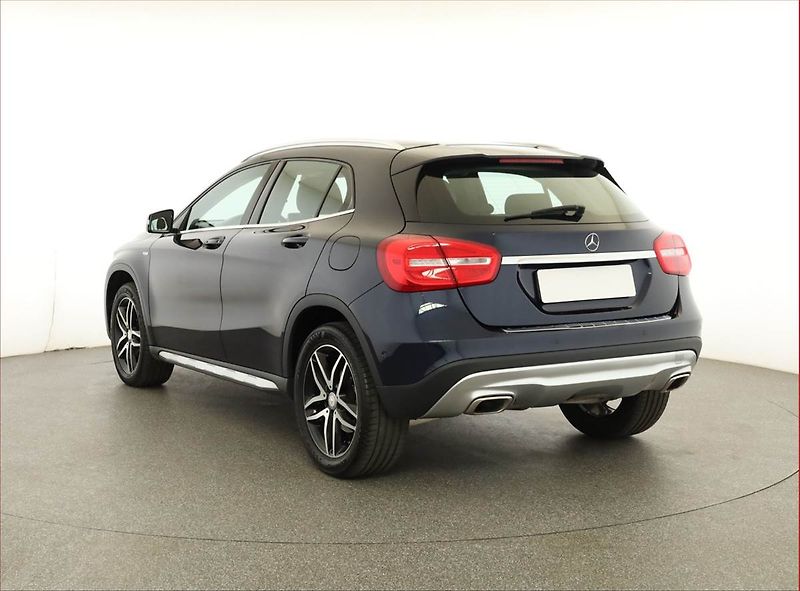 Mercedes-Benz GLA (2017) 200 d 4MATIC, 4X4 - fotka 4 z 20