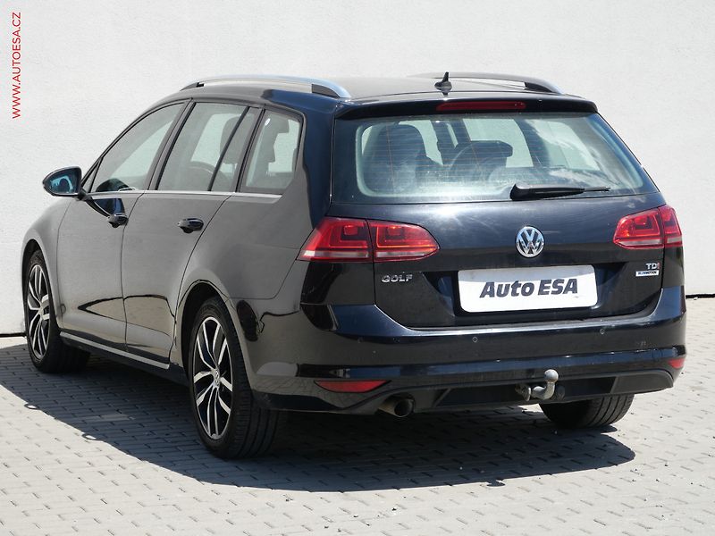 Volkswagen Golf (2015) 1.6TDi, ČR, DSG, park.asist - fotka 3 z 20