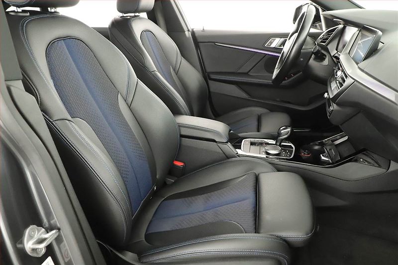 BMW Řada 2 (2021) Sport Line 218d - fotka 7 z 20
