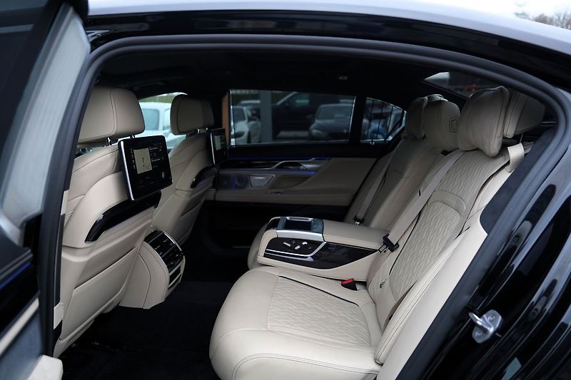 BMW Řada 7 750 Ld xDrive/Laser/M paket/ČR - fotka 36 z 50