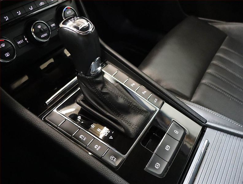 Škoda Superb (2016) Laurin&Klement 2.0 TDI 4x4 - fotka 13 z 24