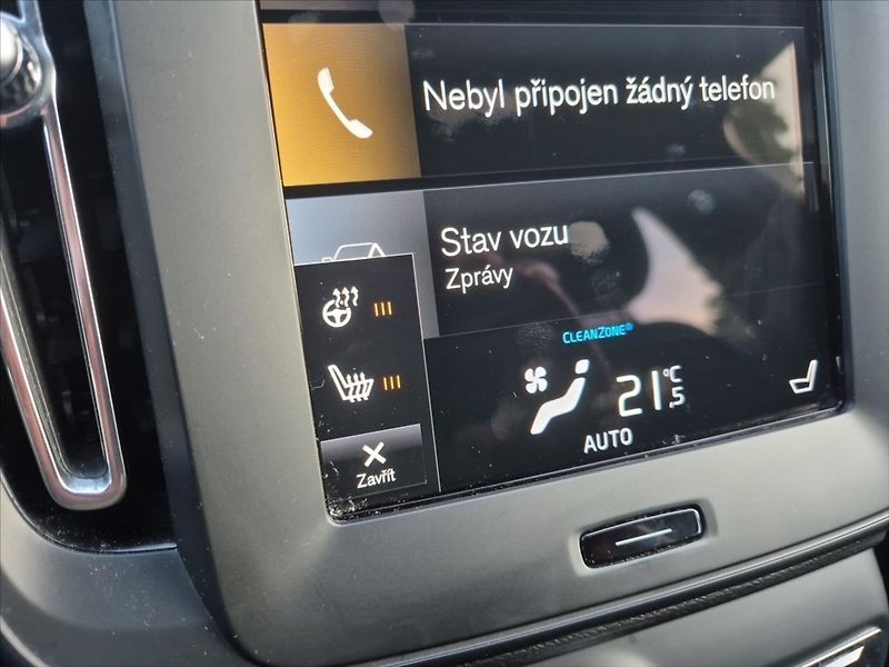 Volvo XC40 1,5 T3 FWD Momentum - fotka 14 z 17