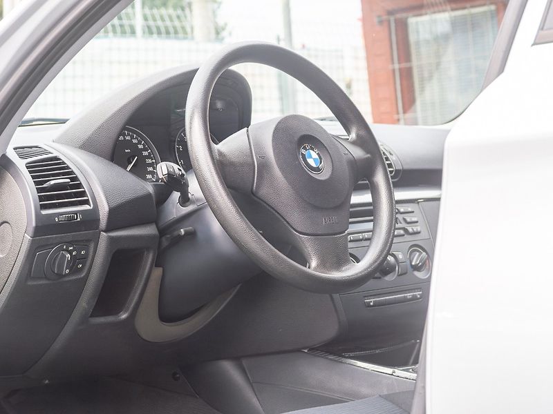 BMW Řada 1 (2007) 2.0i 125KW man – TAŽNÝ - fotka 12 z 40