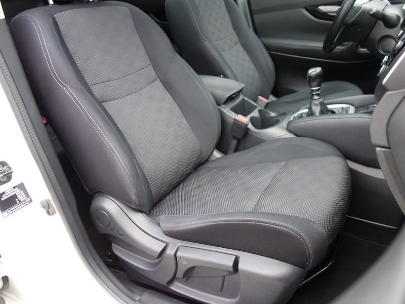 Nissan Qashqai (2017) 1.5dCi 81kW 6MAN -VÝBAVA! - fotka 25 z 42