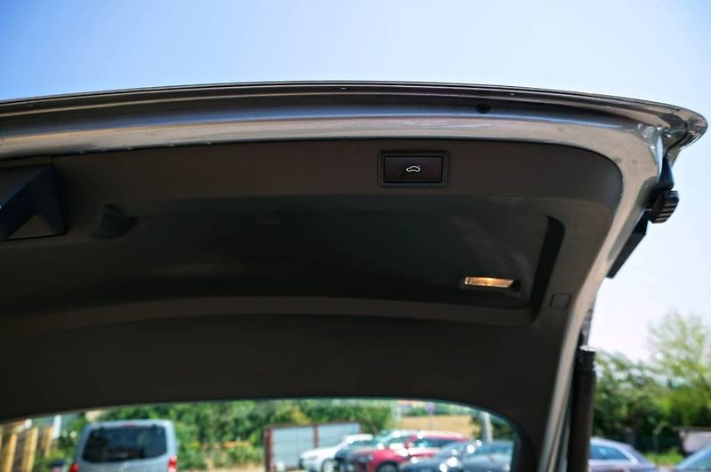 Škoda Superb (2017) L&K 2,0 TDI 140 kW - fotka 12 z 62