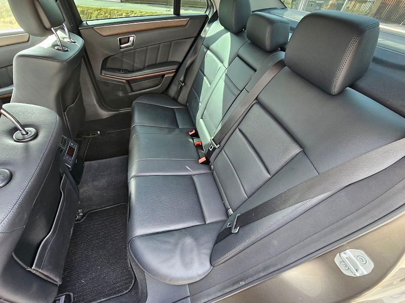 Mercedes-Benz Třídy E (2011) 350 CDi 4Matic 195kw - fotka 15 z 21