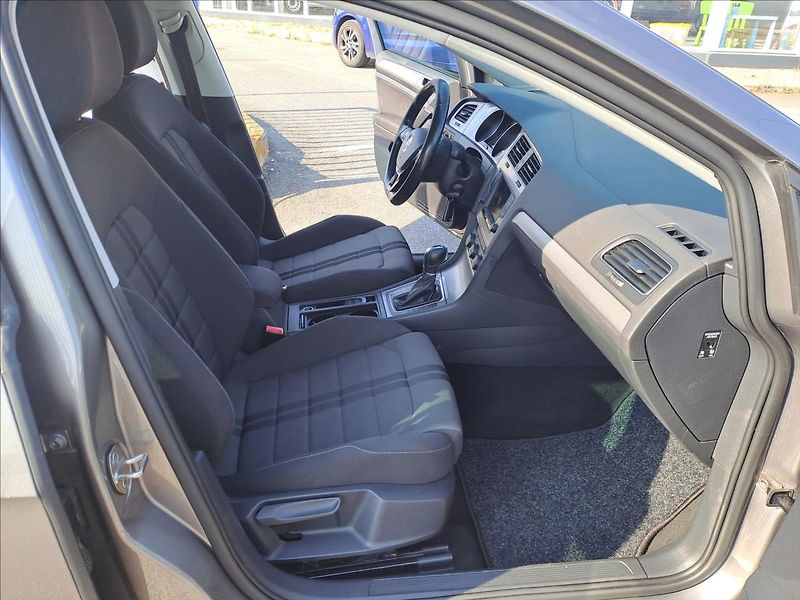 Volkswagen Golf 1,2 TSI DSG - fotka 8 z 16