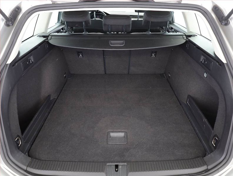 Volkswagen Passat (2015) 2.0 TDI, Navi, Tempomat - fotka 17 z 18