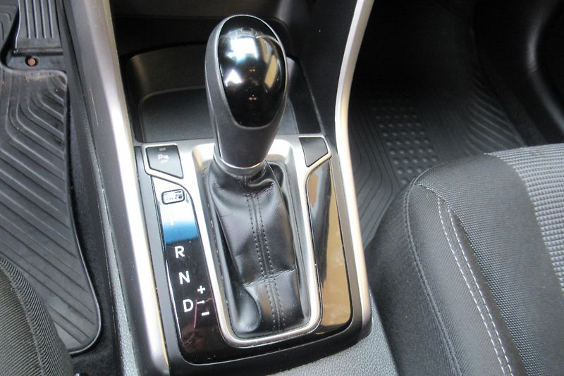 Hyundai i30 1.6 CRDi 16V  KLIMA   AUTOMAT - fotka 14 z 20
