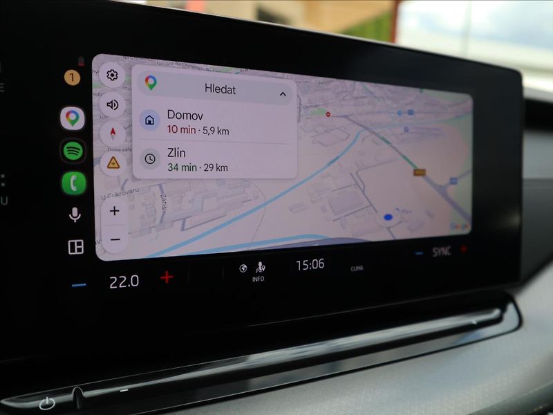Škoda Octavia 2,0 TDi Style Virtual LED - fotka 15 z 35