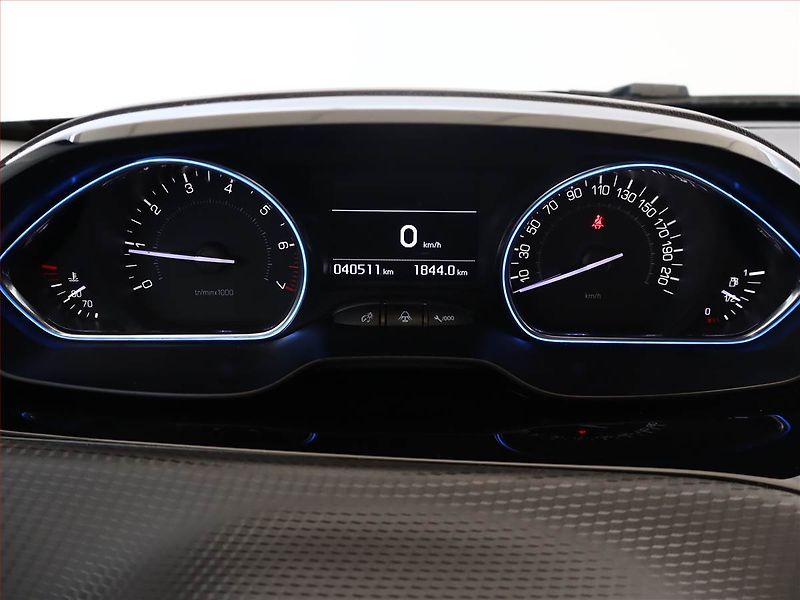 Peugeot 2008 (2018) 1.2 PureTech, ČR,1.maj - fotka 8 z 12