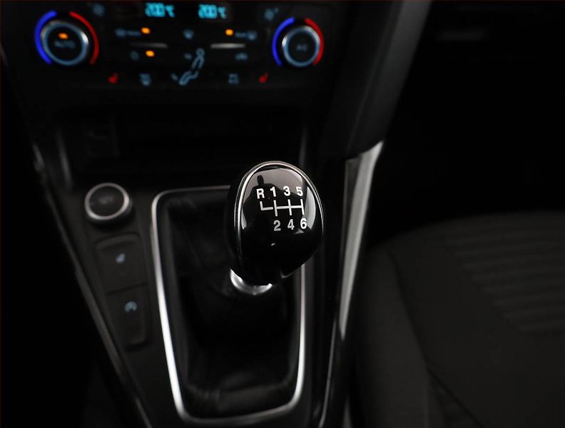 Ford Focus (2017) 1.0 EcoBoost, Serv.kniha - fotka 15 z 19