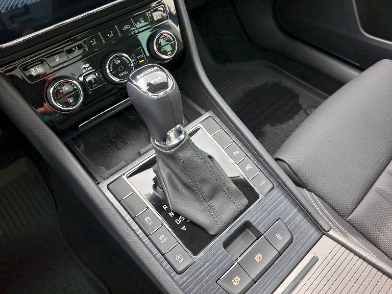 Škoda Superb (2023) Combi Style Extra DSG 4x4 2,0T - fotka 30 z 35