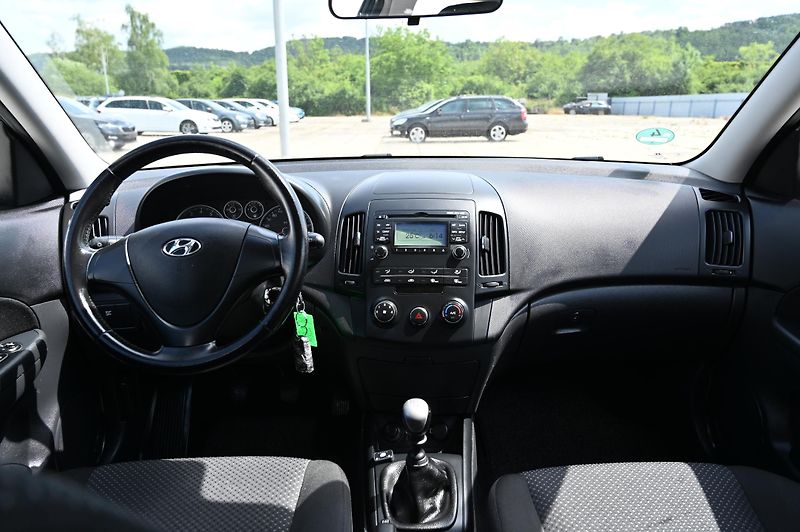 Hyundai i30 1.4 80KW Edition+  LPG 6/2010 - fotka 10 z 36