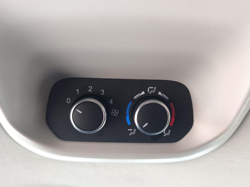 Ford Tourneo Custom (2019) L2 TITANIUM 2.0 EcoBlue 136kW, - fotka 23 z 26