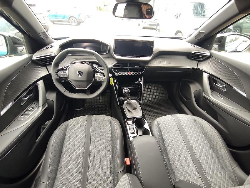 Peugeot 2008 (2026) ALLURE 1.2 100k MAN6 ALU - fotka 2 z 28