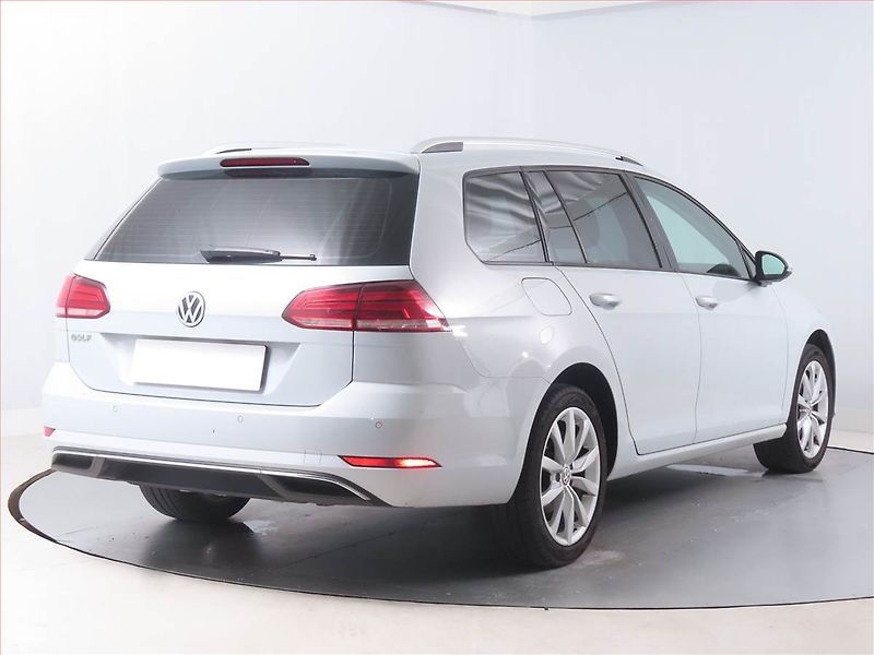 Volkswagen Golf (2018) Comfortline 1.0 TSI - fotka 5 z 15