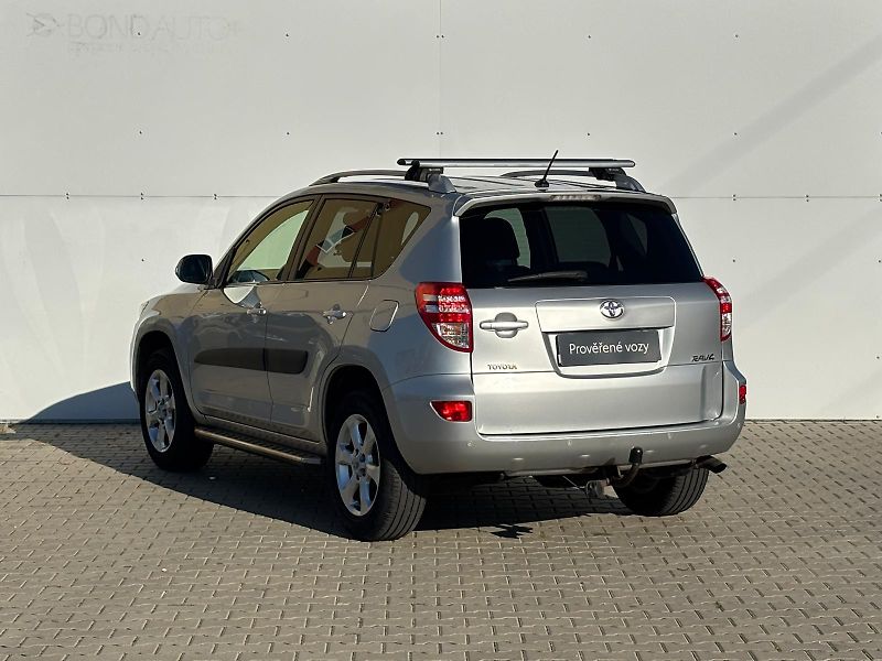 Toyota RAV4 2.2 D-4D 4x4 110kW - fotka 7 z 27