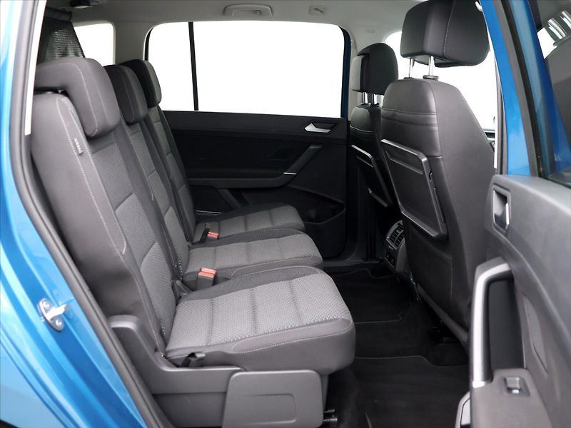 Volkswagen Touran 1,5 TSI 110kW DSG Matrix DPH - fotka 12 z 34