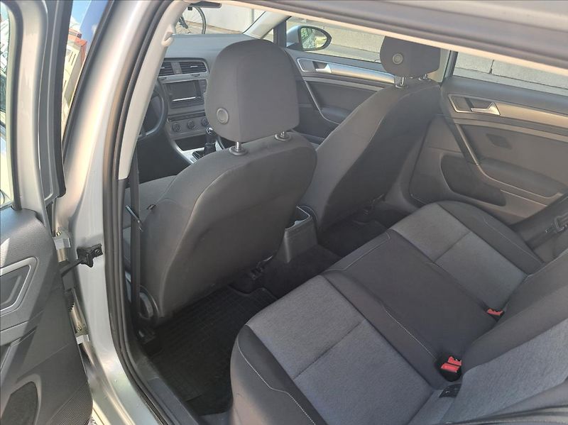 Volkswagen Golf 1,6 TDI Variant - fotka 35 z 45