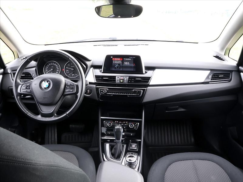 BMW Řada 2 1,5 118i 100kW LED Automat - fotka 33 z 41